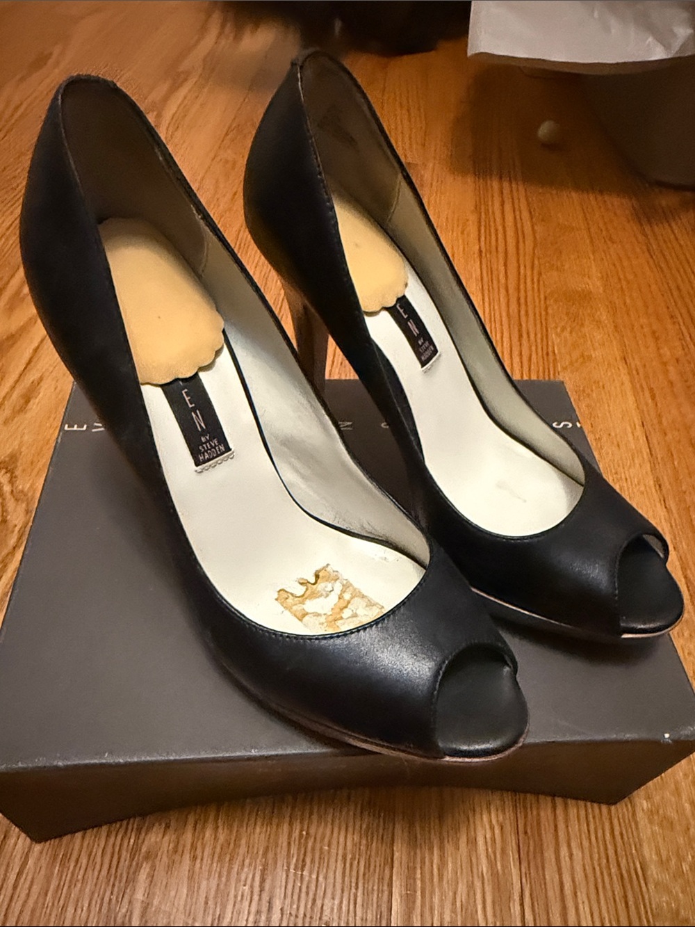 Steve Madden Lalo Black Leather Peep-Toe Heels Size 7.5